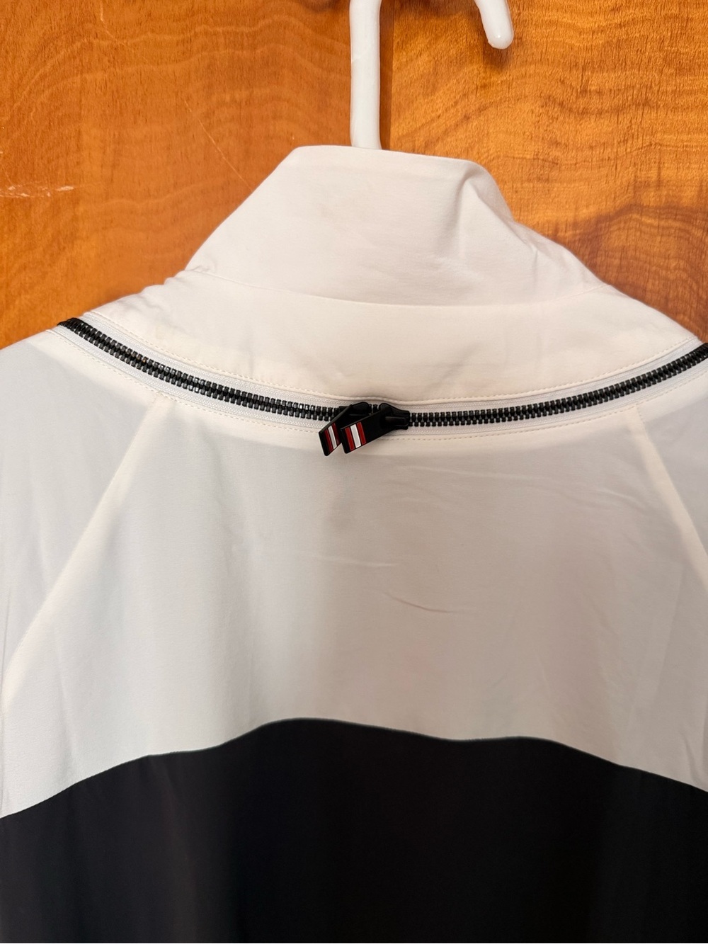RARE Wilson White Windbreaker Jacket with Black Zipper Accents - Picture 4 of 12